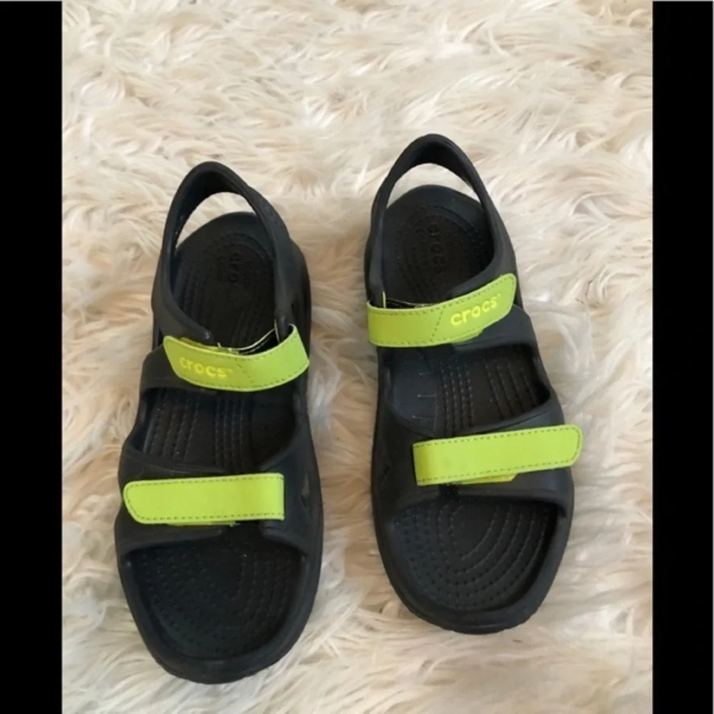 Iconic crocs gray and lime green size J2